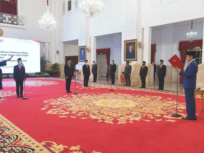 Presiden Jokowi Lantik Menteri Investasi, Mendikbudristek, dan Kepala BRIN