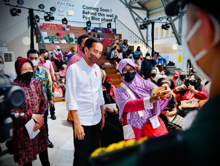 Presiden Jokowi Tinjau Penyaluran BLT Minyak Goreng kepada Masyarakat