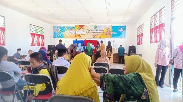 Disdukcapil Sidempuan Berikan Layanan Adminduk KIA Untuk Siswa SLB