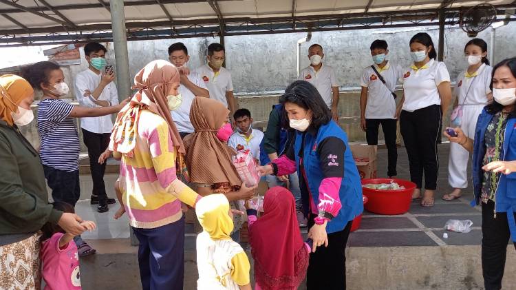 Dukung Warga Rayakan Idul Fitri, Yayasan Vihara Salapracha Semakhom Bersama YSKI Berbagi Kasih