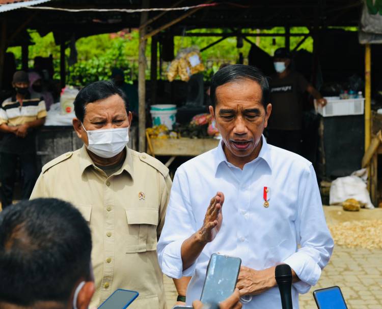 Presiden Jokowi Minta Usut Tuntas Kasus Minyak Goreng