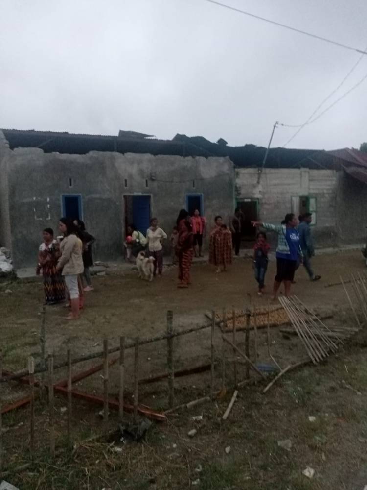 Bencana Alam Angin Puting Beliung Rusak 13 Rumah di Desa Siborboron Humbang Hasundutan