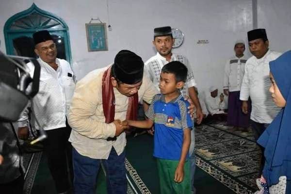 Safari Ramadhan Di Lubuk Raya, Walikota Sidempuan Serahkan Bantuan Pembangunan Mesjid