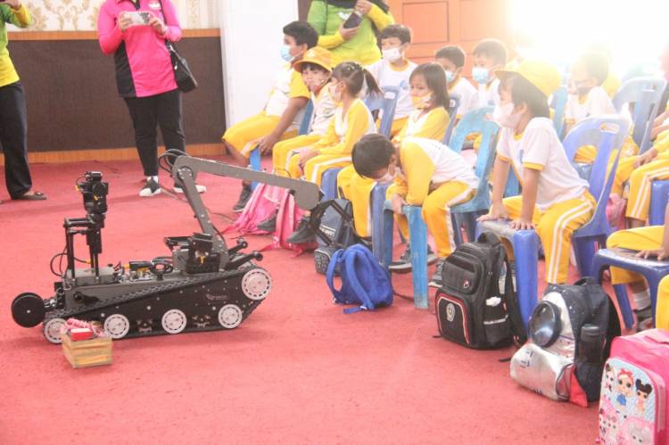 Brimob Sahabat Anak, Brimob Polda Sumut Berikan Penyuluhan dan Ajak Bermain Siswa Siswi TK