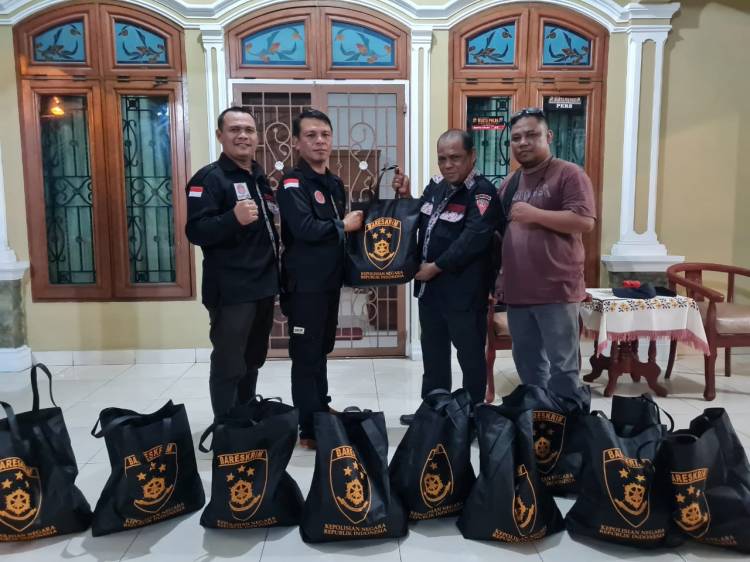 Satgas HBB Kota Medan Bagikan Paket Sembako dari Kabareskrim Polri Untuk Warga