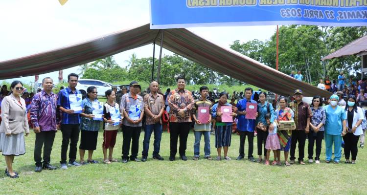 Bupati Samosir Vandiko T. Gultom Bawa Pelayanan Ke Harian Onan Runggu