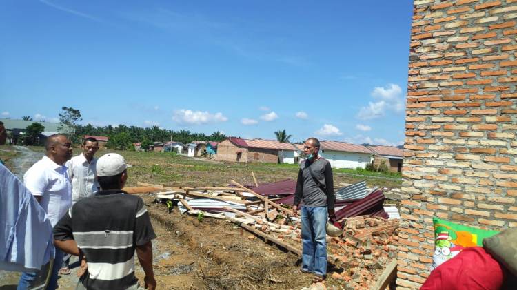Melalui Dinas Sosial, Pemkab Labuhanbatu Siapkan Bantuan Material Korban Angin Puting Beliung