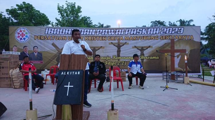 Sabam Manalu Lepas Pawai Obor 4.000 Warga PUKGMS Rayakan Paskah Subuh