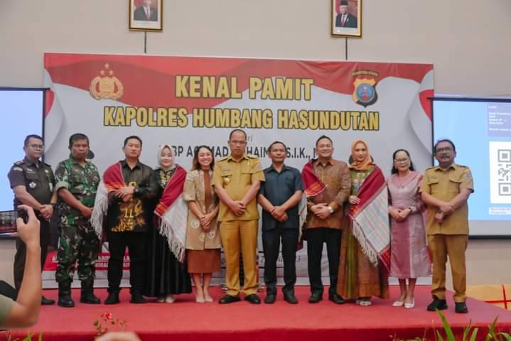 Bupati Humbahas Hadiri Acara Kenal Pamit Kapolres Humbang Hasundutan