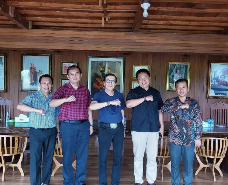 Menkumham RI  Prof. Dr.Yasonna H. Laoly, SH, M.Sc  Beri Arahan dan Masukan Pada Rektor UHN Medan