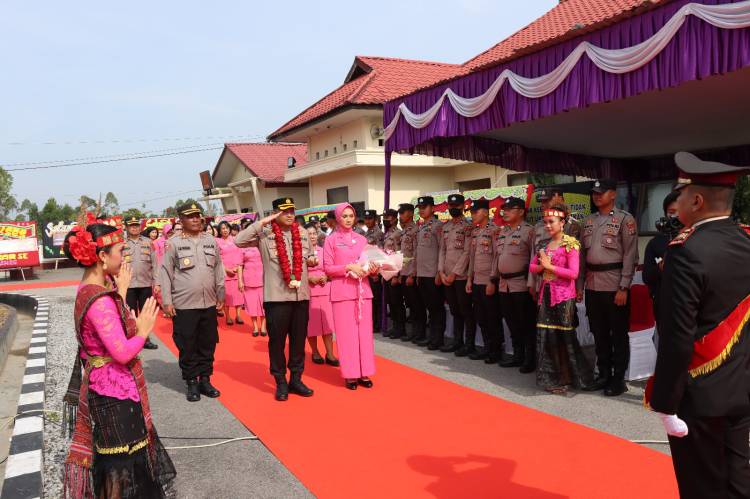 Upacara Welcome And Farawell Iringi Pergantian Kapolres Humbang Hasundutan