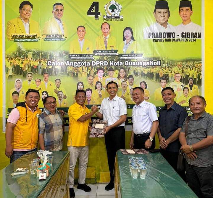Karya-Yunius Daftar Jadi Bakal Cakada dan Cawakada Di Partai Golkar Kota Gunungsitoli
