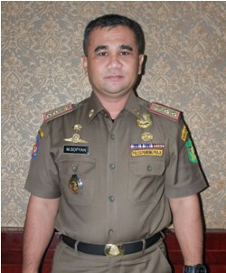 Tak Terima Penertiban, Preman Hantam Kepala Satpol PP Dengan Batu