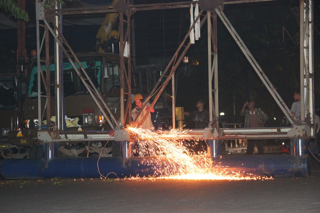 Pemko Bongkar Billboard Milik ACC Advertising & Gaharu Advertising