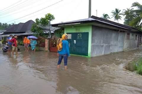 Drainase Buruk, Rumah Warga Pargarutan Tapsel Terendam Banjir
