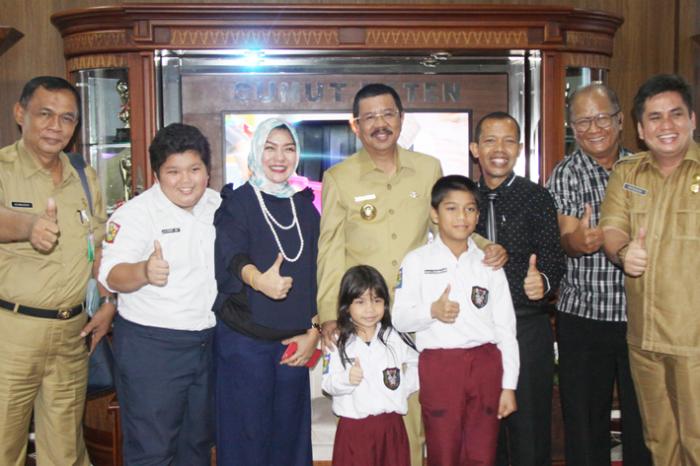Abang Beradik Siswa SD Jadi Duta Sumut Lomba Pantomim di AS