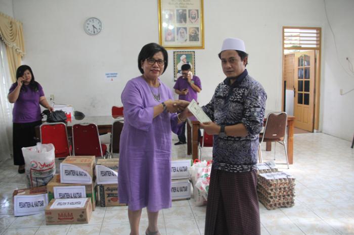 Panitia Paskah Oikumene Kota Medan Bantu Panti Asuhan dan Pesantren