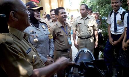 Pj Walikota Tebing Tinggi Tinjau Pelaksanaan UNBK Tingkat SMP