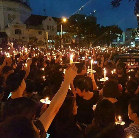 Polisi Berusaha Membubarkan Aksi 1000 Lilin, Massa Dukung Ahok Justru Makin Tambah di Medan