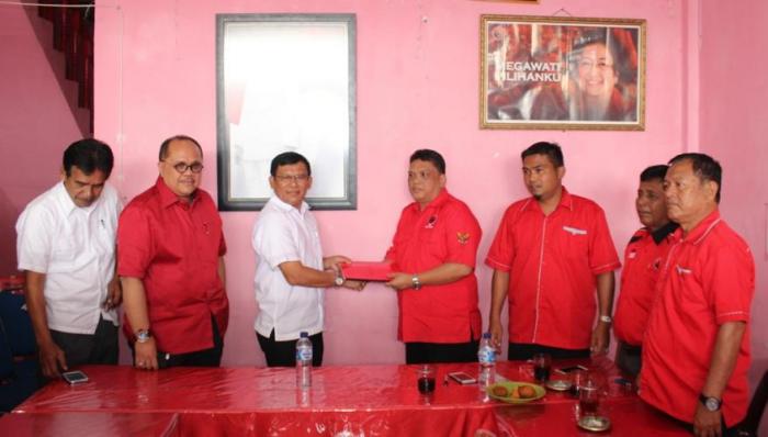 Pilbub Dairi, Antony Siahaan Mendaftar Balon Bupati ke PDIP