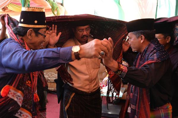 Tokoh Adat Sebut Tengku Erry Ada Kedekatan Khusus Dengan Masyarakat Tabagsel