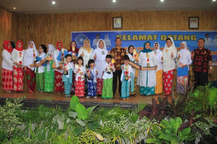 Lomba Fashion Show Tingkat PAUD dan Lansia Meriahkan Hari Kartini Dirangkai Kebangkitan Nasional