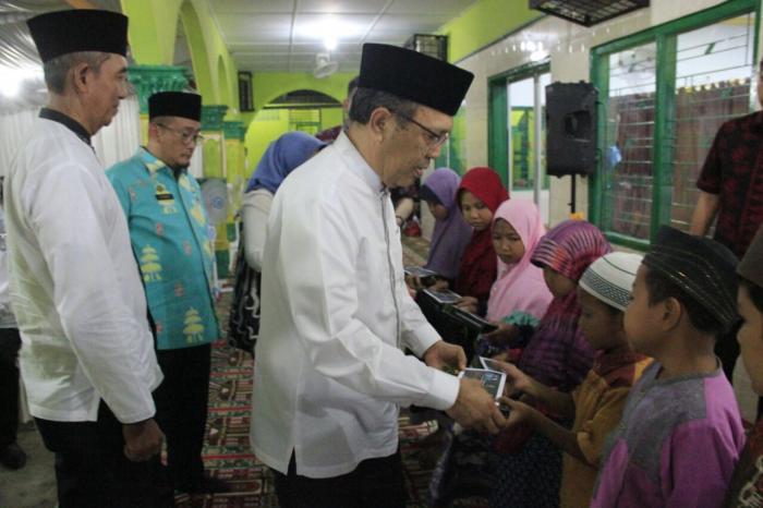 Sekda Buka Puasa Dengan Ratusan Masyarakat Tanjung Mulia Hilir