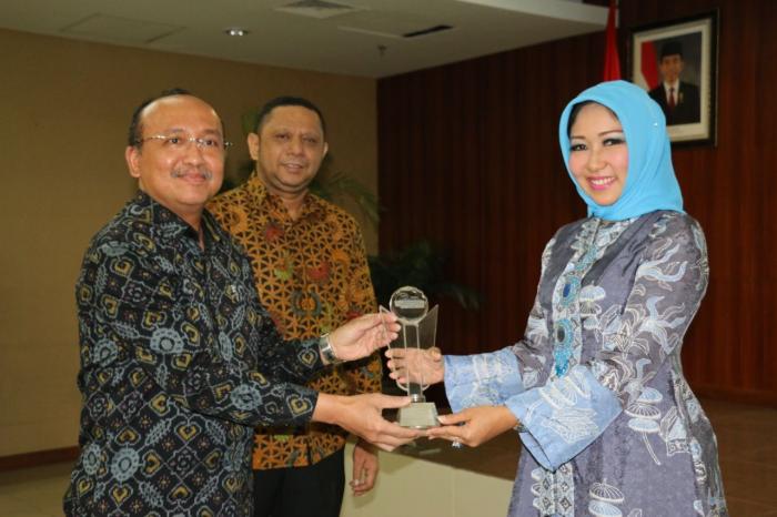 Ketua Dekranasda Medan Raih Penghargaan Indonesian Women Leaders 2018