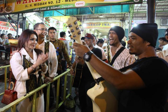 Nyanyikan Lagu Anji untuk Sihar, Ini Pesan Pengamen Ketika Djoss Pimpin Sumut