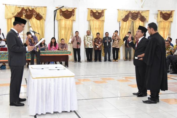 Dilantik Bupati, Drs Tonny Sihombing Jabat Sekda Dan Makden Sihombing Plt Asisten 1 Pemkab Humbahas