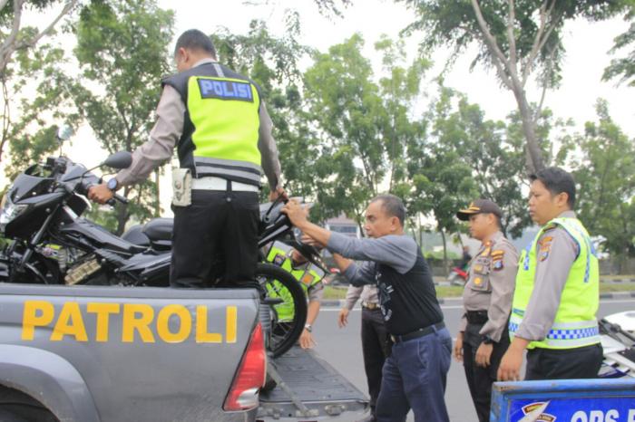 Tim Pemantauan Asmara Subuh Amankan 12 Sepeda Motor Tanpa Surat