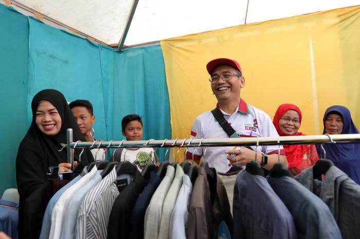 Sihar Merasa Nyaman Pakai Baju Koko Modern