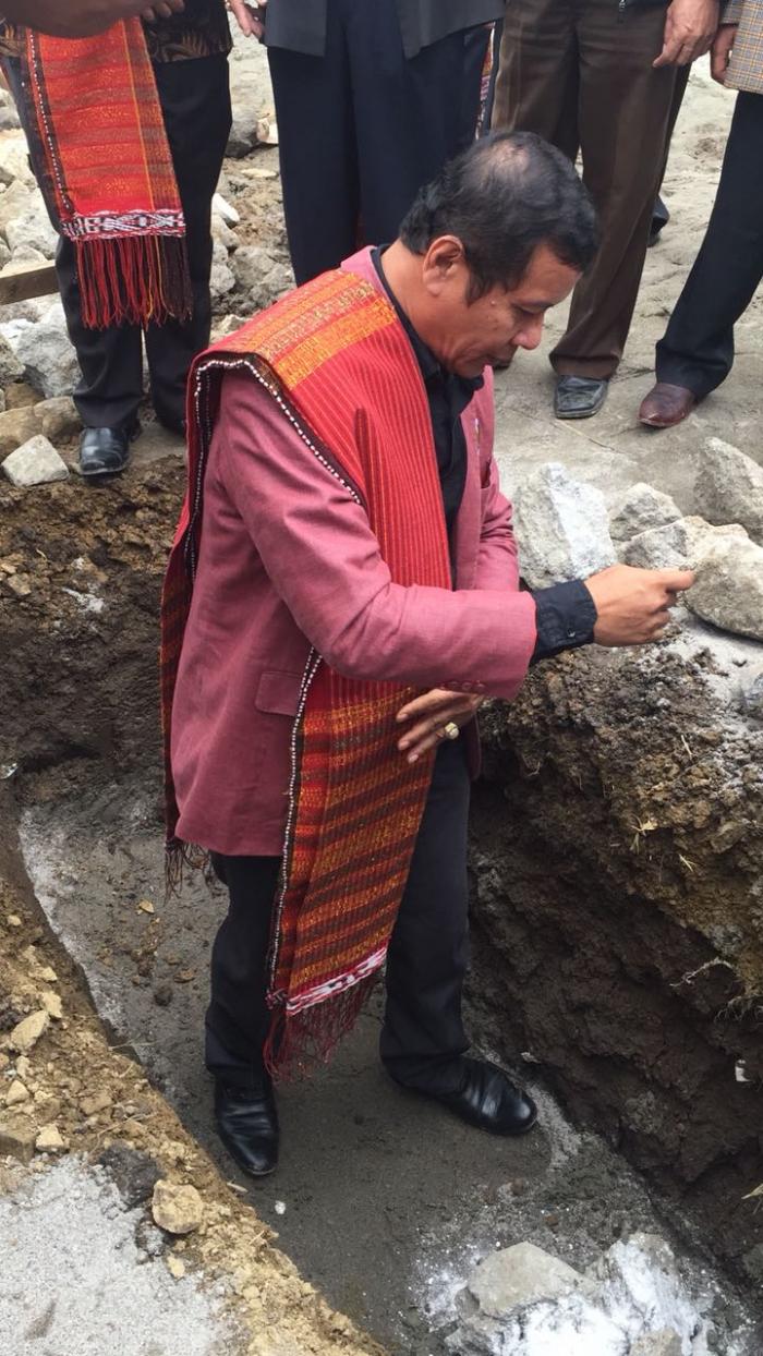 Bupati Samosir Hadiri Peletakan Batu Pertama "Ruma Parsaktian Raja Ompu Tamba Tua" 
