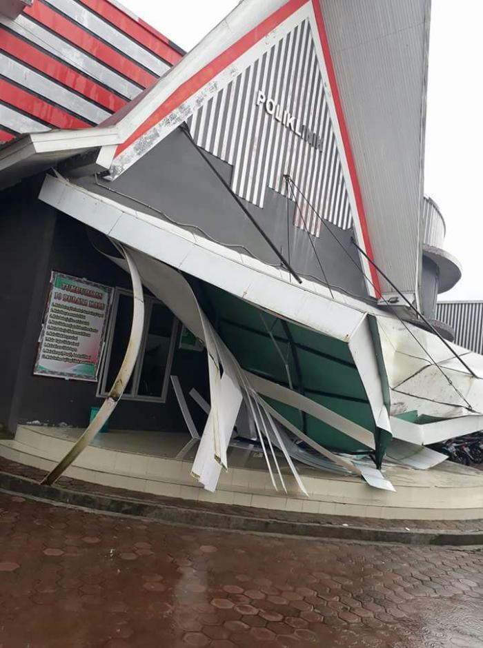 Kanopi Poliklinik RSUD Doloksanggul Ambruk. Ini Penyebabnya!