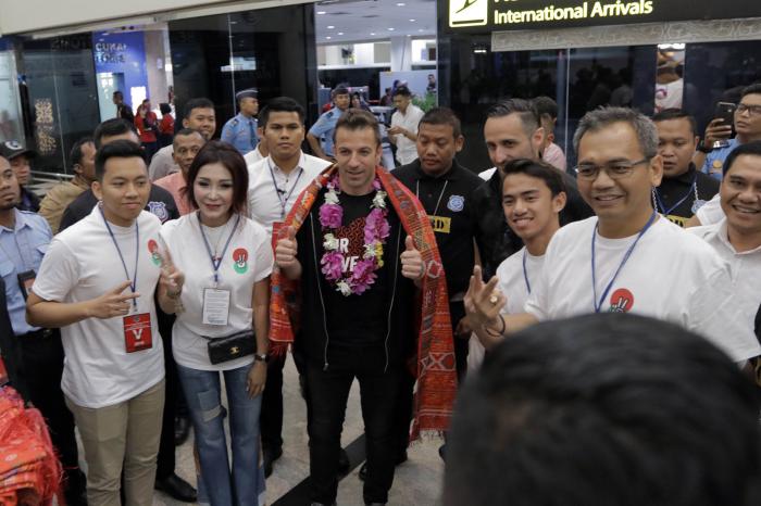 Tiba di Medan, Sihar Ulosi Del Piero