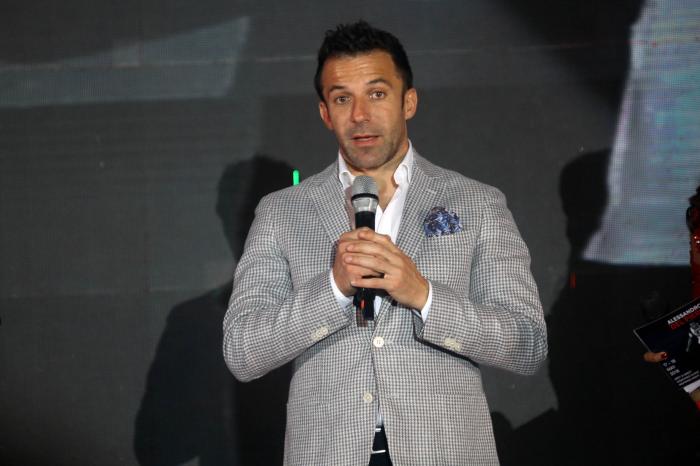 Del Piero Berharap Warga Korban Sinabung Tetap Semangat