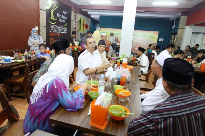 Tidak Sengaja Bertemu, Warga Berebut Foto dengan Sihar