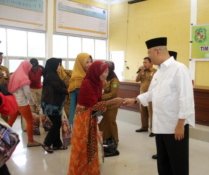 Paket Zakat untuk 4.650 Warga Kurang Mampu di 6 Kecamatan