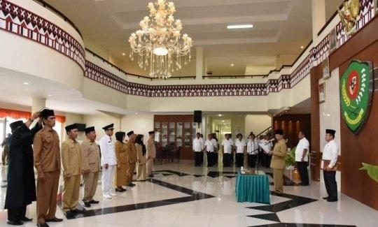 Bupati Tapsel Lantik Sejumlah Pejabat Eselon II Dan III