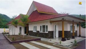 Renovasi dan Pembangunan Rumah untuk Lalu M. Zohri Rampung