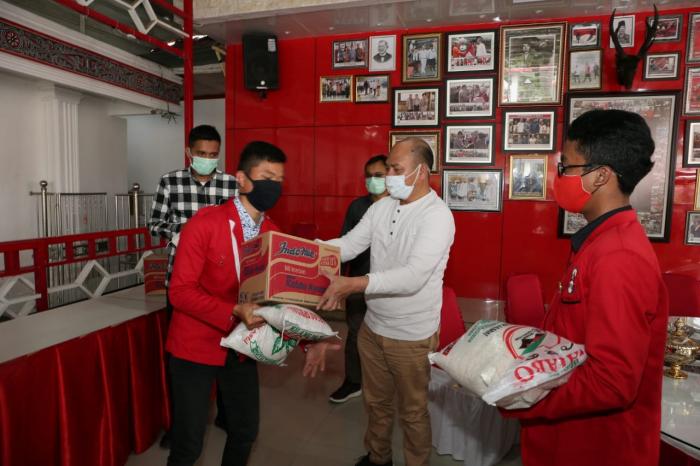 Bupati Bantu 164 Mahasiswa Asal Luar Taput yang Tidak Pulang Kampung