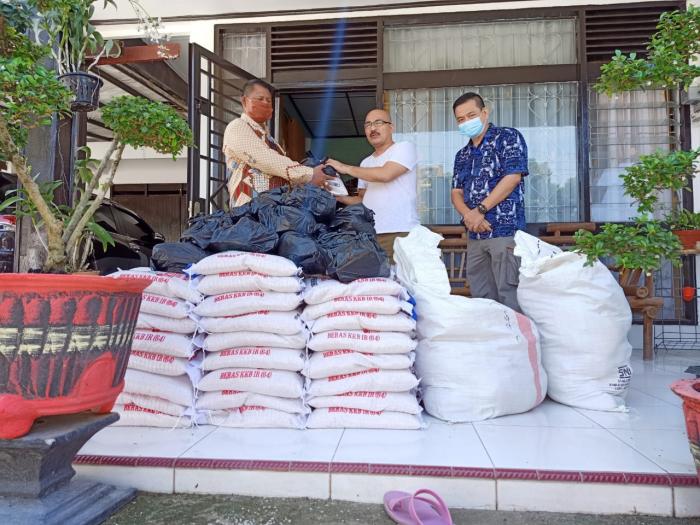 INTI dan Budi Agung Serahkan 100 Paket Sembako Kepada Masyarakat Nias