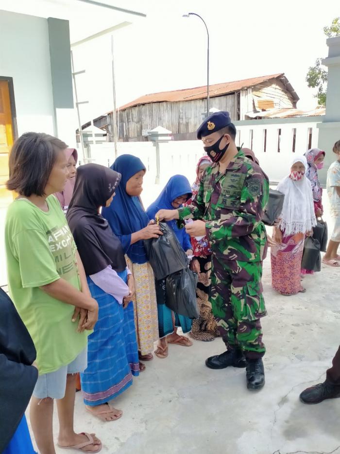 Posal Sei Berombang Berbagi Bingkisan dan Tali Asih