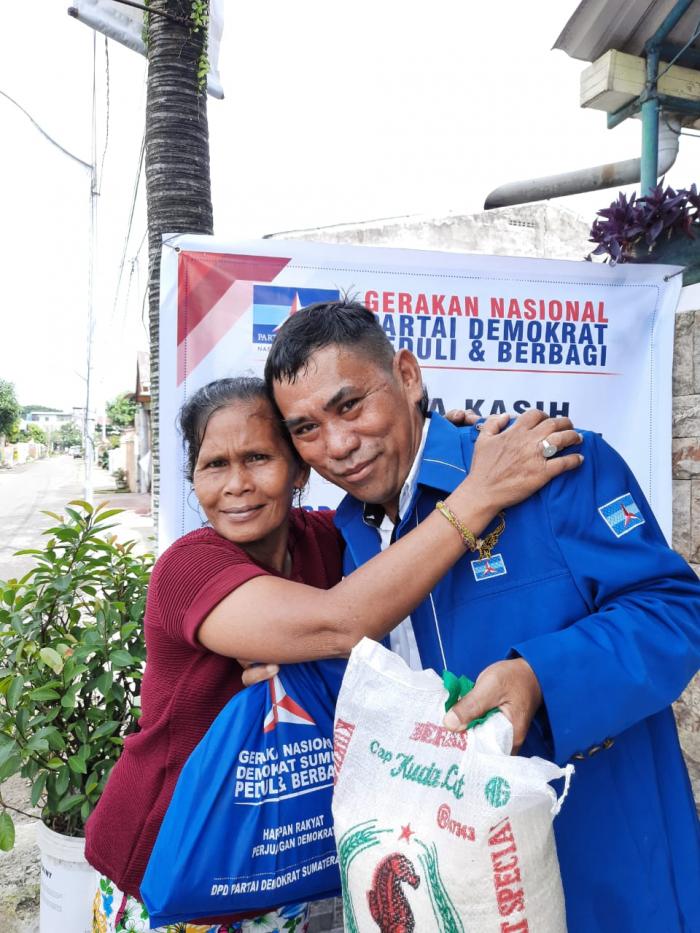 Kader Partai Demokrat Salurkan Bantuan Sembako ke Masyarakat