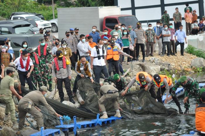 Kapolda Sumut Dan Pangdam I BB Kunjungan Kerja Peninjauan Vaksinasi Covid-19 dan Penertiban Keramba Jaring Apung (KJA) di Humbahas
