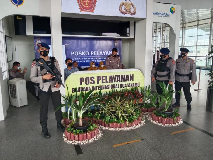 Brimob Polda Sumut Patroli di Bandara Kualanamu Jelang Hari Raya Idul Fitri 1441 H