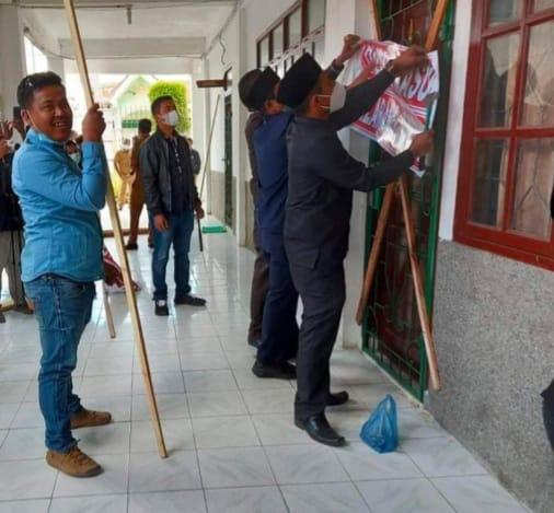Tidak Difasilitasi Paripurna DPRD Humbahas, akhirnya Lima Fraksi Segel beberapa Ruangan Kantor DPRD