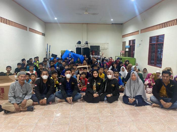 Berbagi di Bulan Ramadan, Srikandi dan Sapma AMS XII Buka Puasa Bersama Anak Yatim Piatu