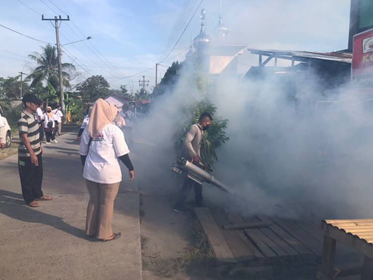Tim HKD Gelar &ldquo;Fogging&rdquo; Berantas Nyamuk DBD di Komplek KPUM Marelan