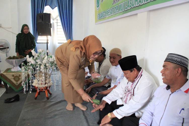MUI Labuhanbatu Gelar Halal Bihalal dan Tepung Tawar, Wabup: Tetap Jaga Kesehatan Ditanah Suci